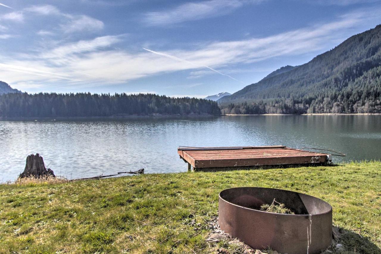Lakefront Cabin With Stunning Mountain Views And Dock! Mineral Esterno foto