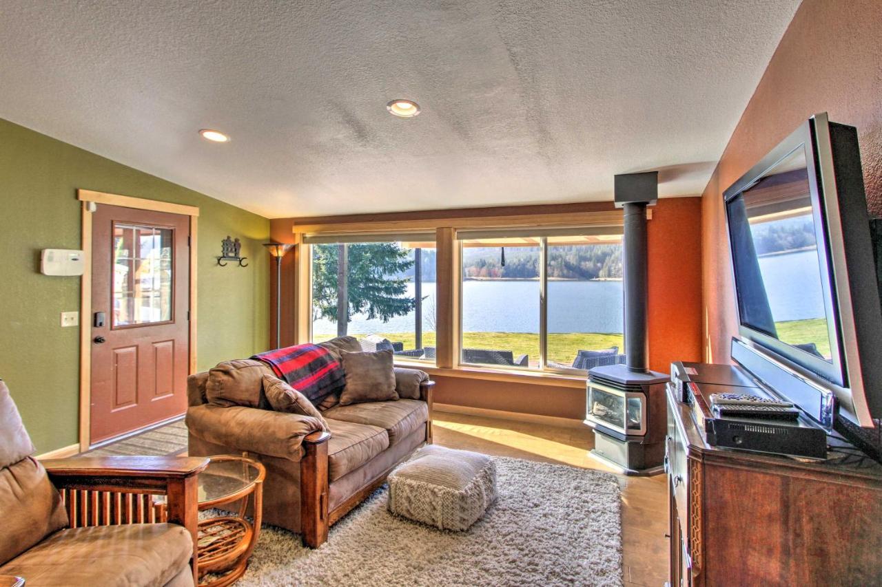 Lakefront Cabin With Stunning Mountain Views And Dock! Mineral Esterno foto