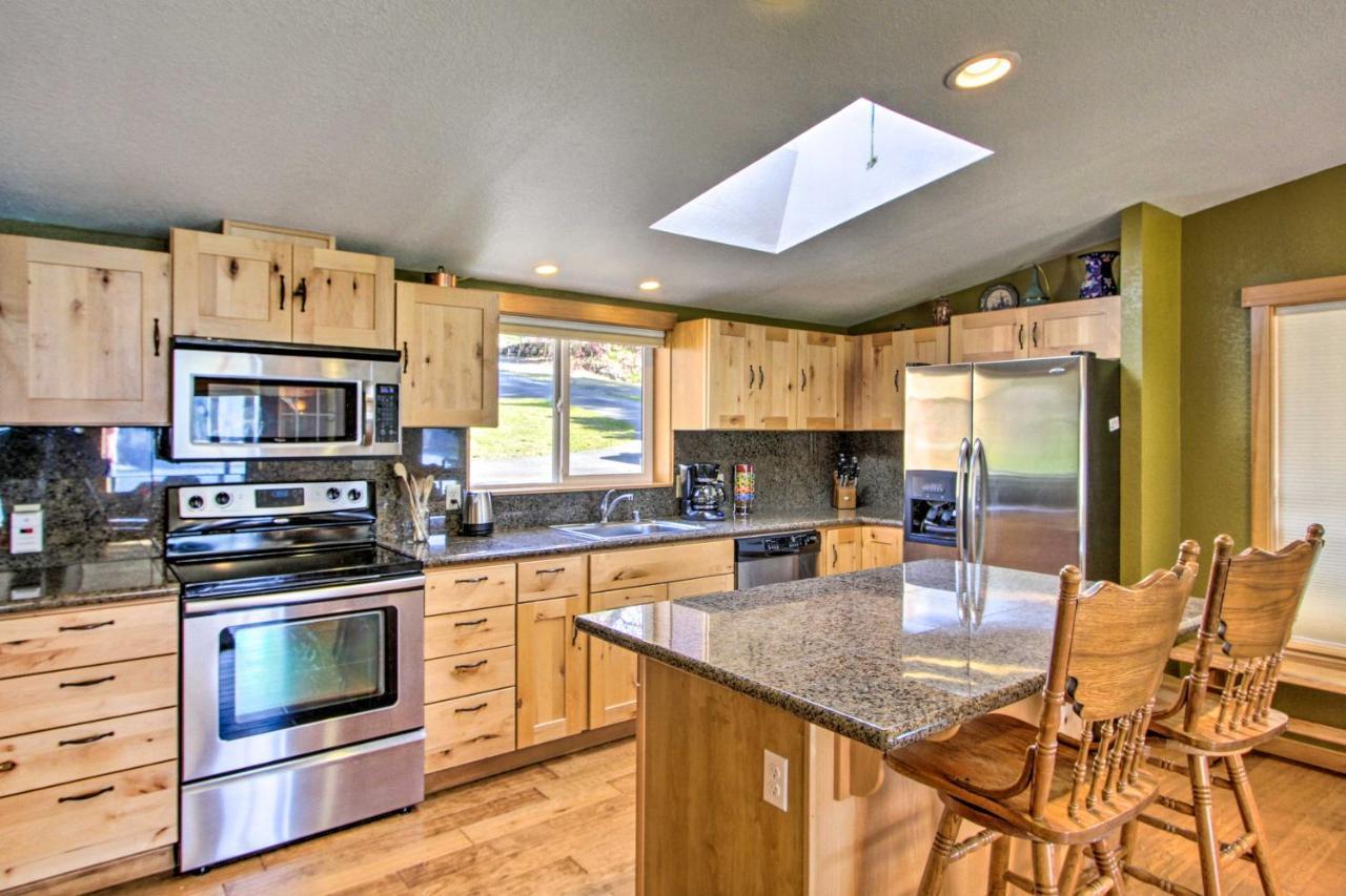 Lakefront Cabin With Stunning Mountain Views And Dock! Mineral Esterno foto